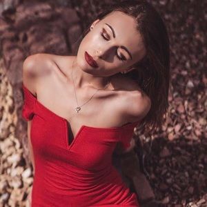 Meet your Posher, Roxanne